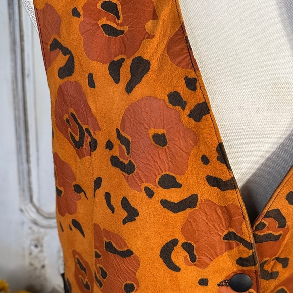 VINTAGE Don’t Stop Pumpkin Orange Leopard Print Suede Vest - Picture 5 of 10